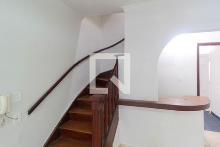 Casa à venda com 182m², 3 quartos e 2 vagasEscada