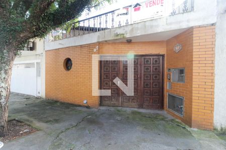 Casa à venda com 182m², 3 quartos e 2 vagasFachada