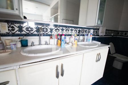 Apartamento à venda com 380m², 4 quartos e 4 vagasDetalhe do Banheiro da Suite