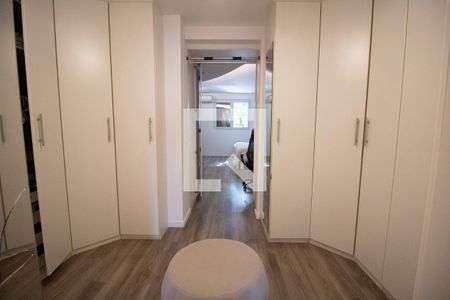 Apartamento à venda com 380m², 4 quartos e 4 vagasCloset da suíte 1