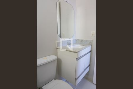 Banheiro da Suite de apartamento para alugar com 3 quartos, 71m² em Santa Mônica, Uberlândia