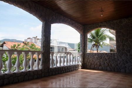 Casa à venda com 200m², 5 quartos e 4 vagasVista da varanda