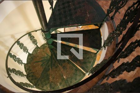 Casa à venda com 200m², 5 quartos e 4 vagasEscada