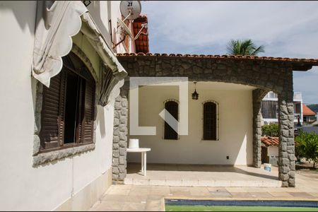 Casa à venda com 200m², 5 quartos e 4 vagasArea externa