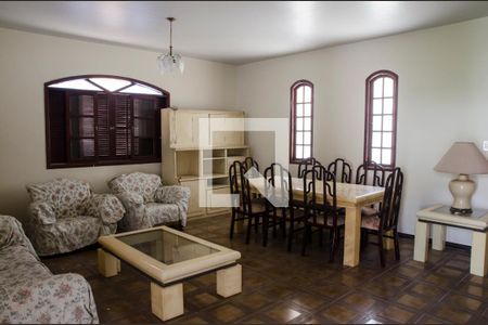 Sala de casa à venda com 5 quartos, 200m² em Piratininga, Niterói