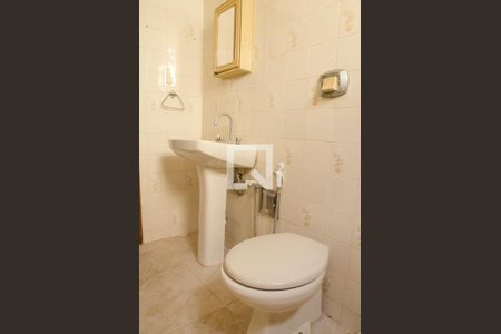 Casa à venda com 200m², 5 quartos e 4 vagasBanheiro social