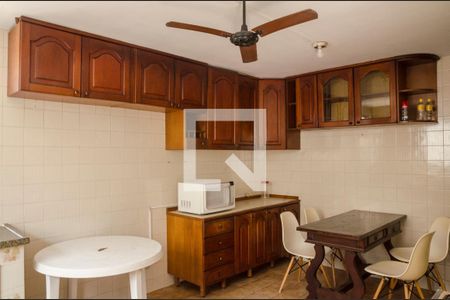 Casa à venda com 200m², 5 quartos e 4 vagasCozinha