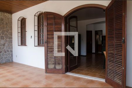 Casa à venda com 200m², 5 quartos e 4 vagasVaranda