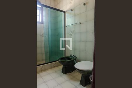 Casa à venda com 200m², 5 quartos e 4 vagasBanheiro suite 2