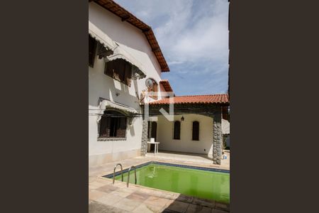 Casa à venda com 200m², 5 quartos e 4 vagasArea externa