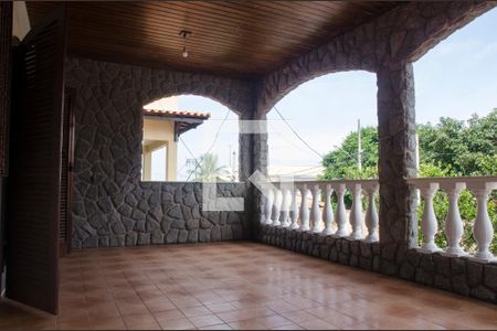 Casa à venda com 200m², 5 quartos e 4 vagasVaranda