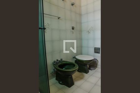 Casa à venda com 200m², 5 quartos e 4 vagasBanheiro suite 2