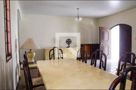 Sala de casa à venda com 5 quartos, 200m² em Piratininga, Niterói