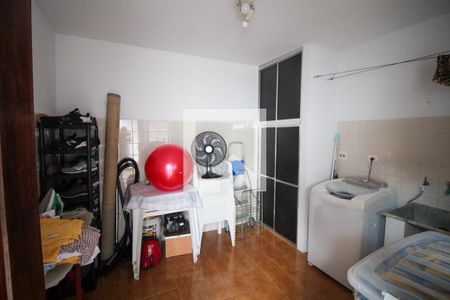 Casa à venda com 152m², 2 quartos e 2 vagas Casa à venda com 152m², 2 quartos e 2 vagasLavanderia