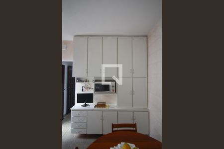 Casa à venda com 152m², 2 quartos e 2 vagas Casa à venda com 152m², 2 quartos e 2 vagasCozinha - Armários