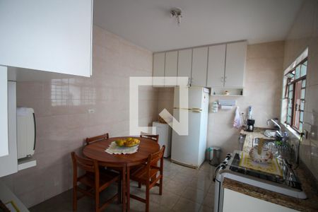 Casa à venda com 152m², 2 quartos e 2 vagas Casa à venda com 152m², 2 quartos e 2 vagasCozinha