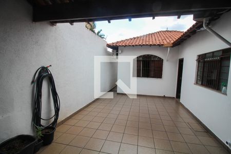 Casa à venda com 152m², 2 quartos e 2 vagas Casa à venda com 152m², 2 quartos e 2 vagasQuintal