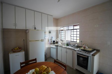 Casa à venda com 152m², 2 quartos e 2 vagas Casa à venda com 152m², 2 quartos e 2 vagasCozinha
