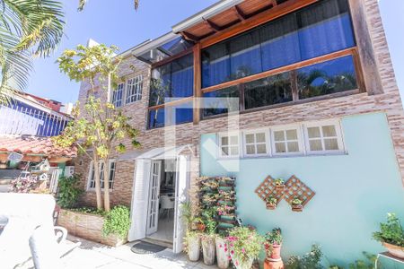 Casa à venda com 407m², 3 quartos e 2 vagasQuintal