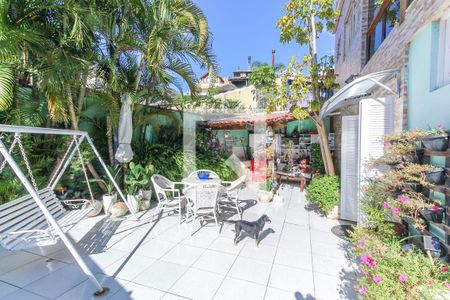 Casa à venda com 407m², 3 quartos e 2 vagasQuintal