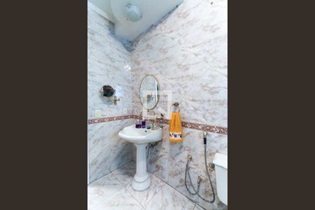 Casa à venda com 407m², 3 quartos e 2 vagasBanheiro da suíte 2