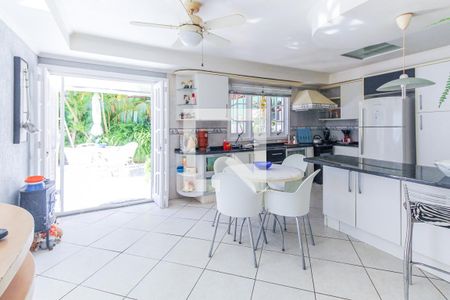 Casa à venda com 407m², 3 quartos e 2 vagasCozinha