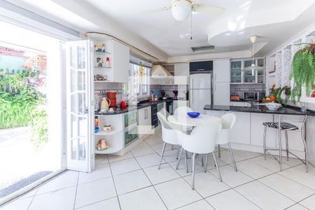 Casa à venda com 407m², 3 quartos e 2 vagasCozinha