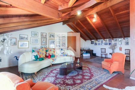 Casa à venda com 407m², 3 quartos e 2 vagasSótão