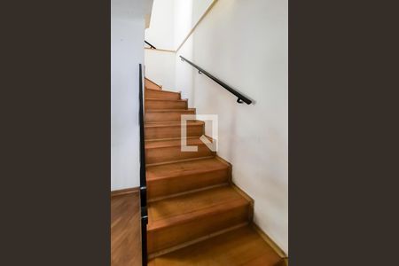 Casa para alugar com 190m², 3 quartos e 2 vagasEscada