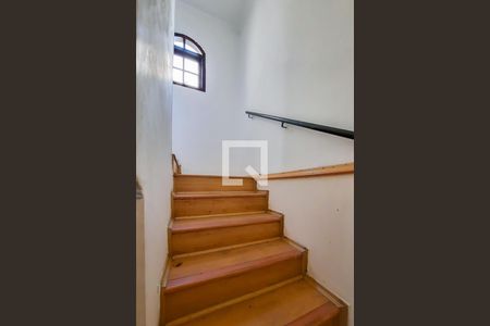 Casa para alugar com 190m², 3 quartos e 2 vagasEscada