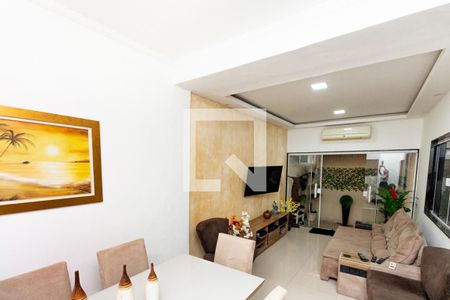 Sala de casa à venda com 3 quartos, 140m² em Irajá, Rio de Janeiro