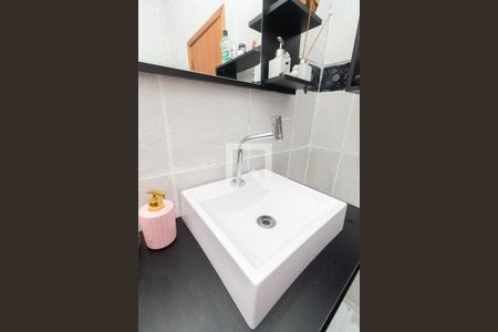 Casa à venda com 140m², 3 quartos e 3 vagasDetalhe do banheiro da suíte