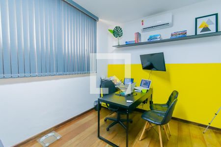 Casa à venda com 550m², 4 quartos e 7 vagasEscritório