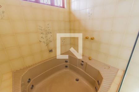 Casa à venda com 550m², 4 quartos e 7 vagasBanheiro da Suíte 1