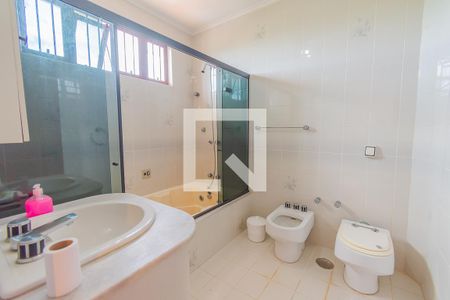 Casa à venda com 550m², 4 quartos e 7 vagasBanheiro da Suíte 2