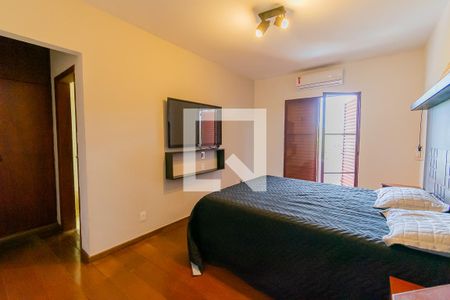 Casa à venda com 550m², 4 quartos e 7 vagasSuíte 1