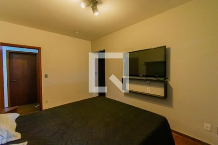 Casa à venda com 550m², 4 quartos e 7 vagasSuíte 1