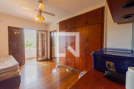 Casa à venda com 550m², 4 quartos e 7 vagasSuíte 2