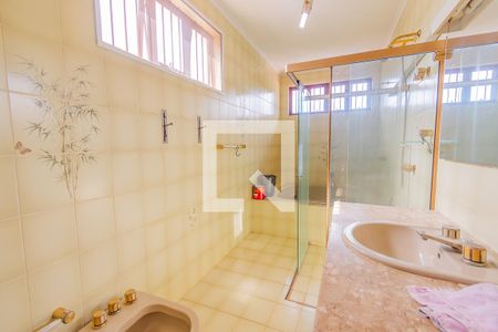 Casa à venda com 550m², 4 quartos e 7 vagasBanheiro da Suíte 1