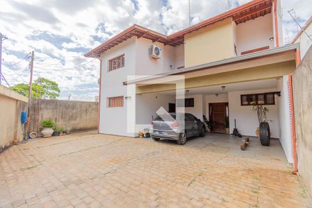 Casa à venda com 550m², 4 quartos e 7 vagasQuintal