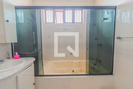 Casa à venda com 550m², 4 quartos e 7 vagasBanheiro da Suíte 2