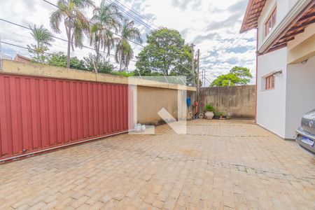 Casa à venda com 550m², 4 quartos e 7 vagasQuintal