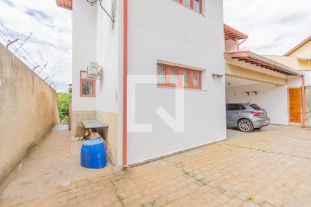 Casa à venda com 550m², 4 quartos e 7 vagasQuintal