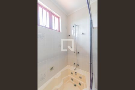 Casa à venda com 550m², 4 quartos e 7 vagasBanheiro da Suíte 2