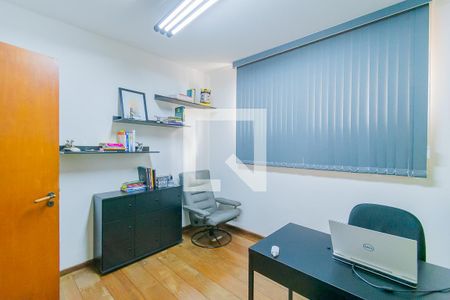 Casa à venda com 550m², 4 quartos e 7 vagasEscritório