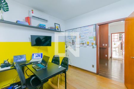 Casa à venda com 550m², 4 quartos e 7 vagasEscritório