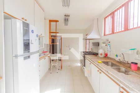 Casa à venda com 550m², 4 quartos e 7 vagasCozinha