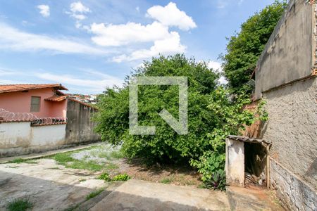 Casa à venda com 360m², 2 quartos e 7 vagasQuintal