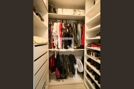 Apartamento à venda com 70m², 2 quartos e 2 vagas Apartamento à venda com 70m², 2 quartos e 2 vagasCloset do Quarto 2