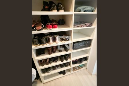 Apartamento à venda com 70m², 2 quartos e 2 vagas Apartamento à venda com 70m², 2 quartos e 2 vagasCloset do Quarto 2